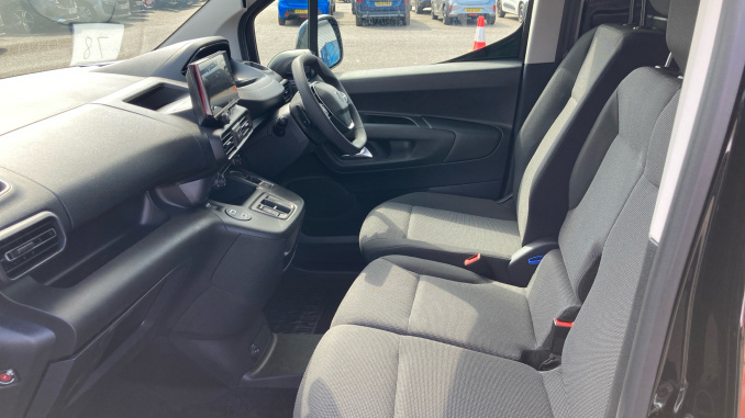 Peugeot Partner E-M 100kW 52kWh Asphalt Van Auto - Image 13